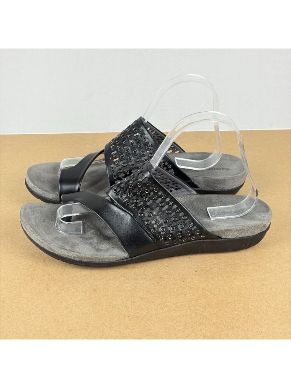 BareTraps Juny Faux leather Toe Loop Sandals Womens 10 Black Slip On Casual